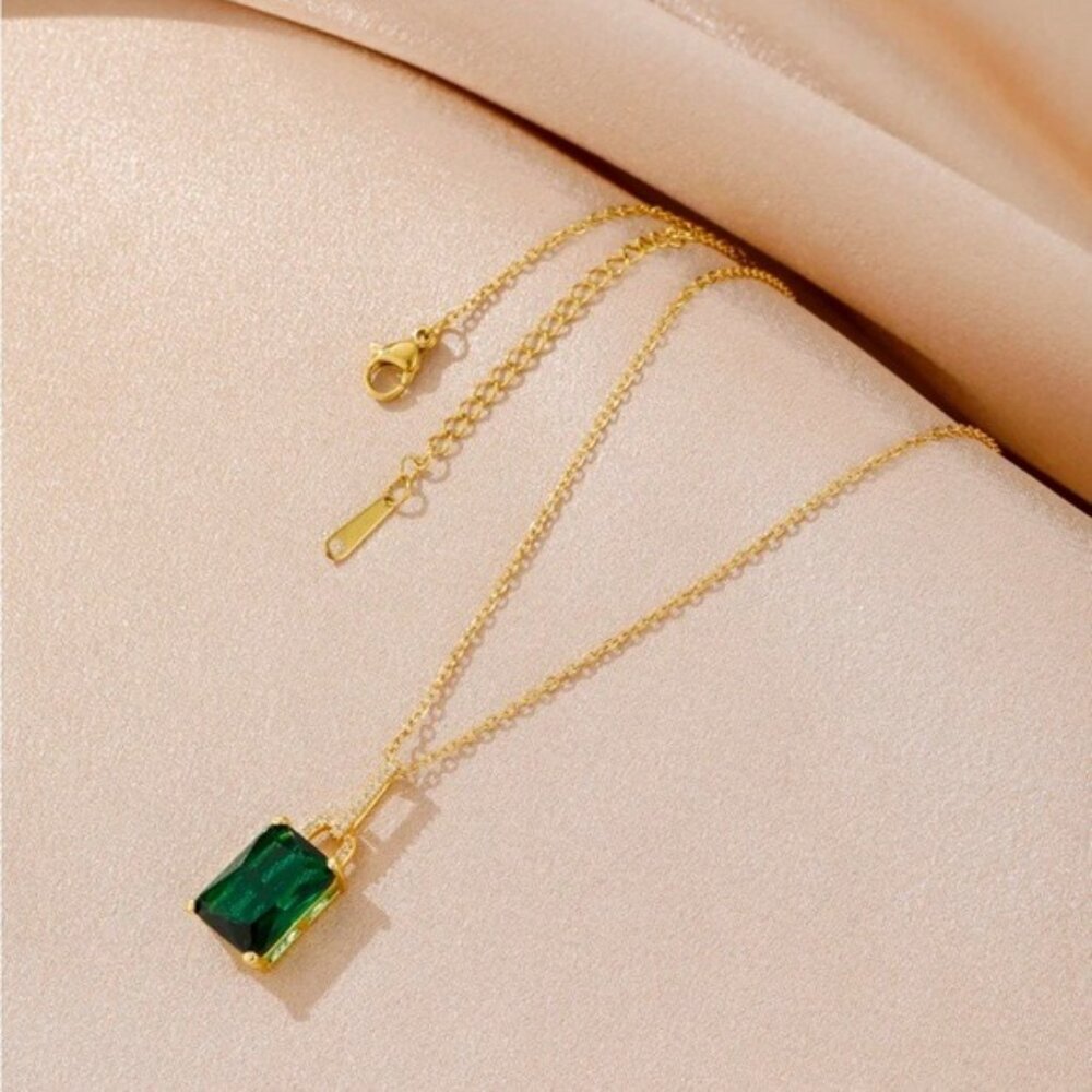 Square Grand Green Cubic Zirconia Stone-encrusted Necklace Stainless Steel